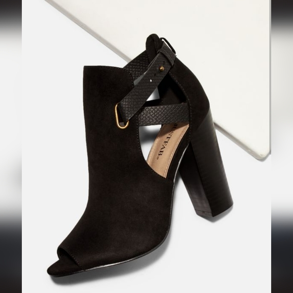 Black Booties size 8.5 - Picture 9 of 10